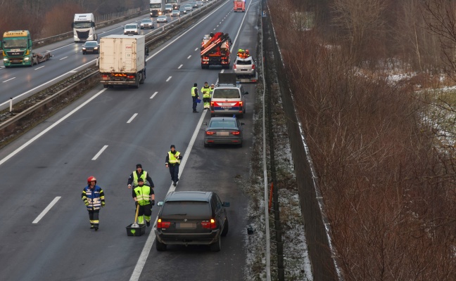 Sachschaden: Crash mit mehreren Fahrzeugen auf Welser Autobahn bei Weikirchen an der Traun