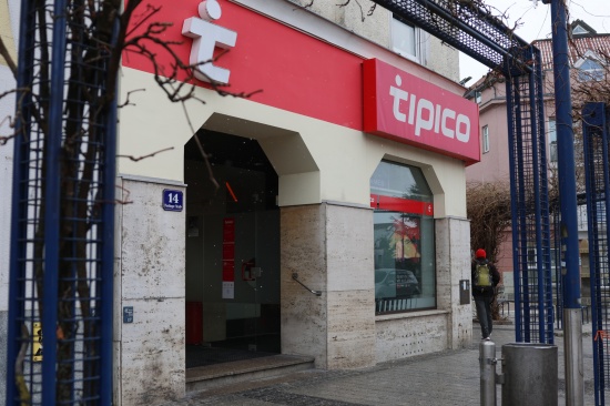 Raub�berfall auf Wettlokal in Wels-Neustadt