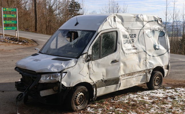 Kleintransporter berschlagen: Groe Suchaktion nach abgngigem Unfalllenker in Kremsmnster