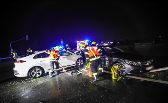 Verkehrsunfall bei Kreuzung der Wiener Strae zur Autobahnauffahrt in Marchtrenk