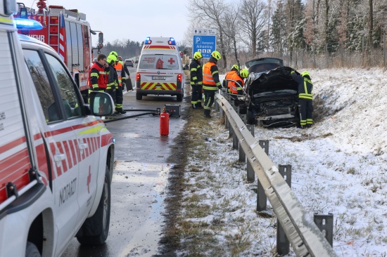Schwerer Verkehrsunfall mit Autoberschlag auf Westautobahn bei Allhaming