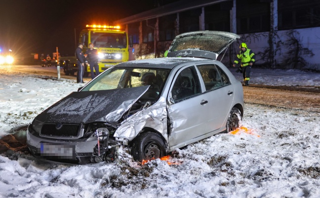 Heftige Kollision zweier PKW in Ohlsdorf sorgte fr Einsatz von drei Feuerwehren