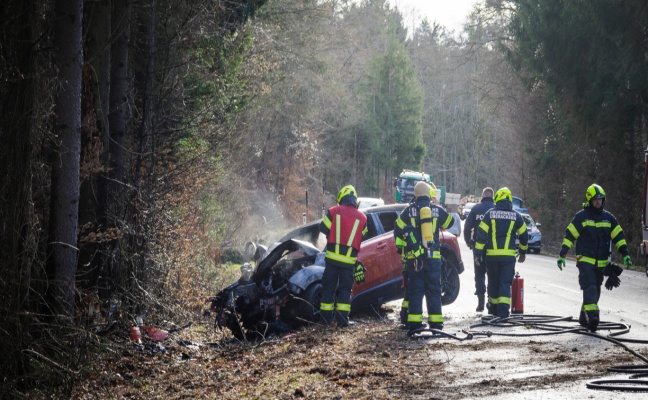 Autolenker (56) erlag nach schwerem Unfall in berackern im Krankenhaus seinen Verletzungen