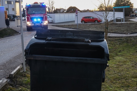 Beginnender Brand eines Mllcontainers bei einem Mehrparteienwohnhaus in Wels-Vogelweide