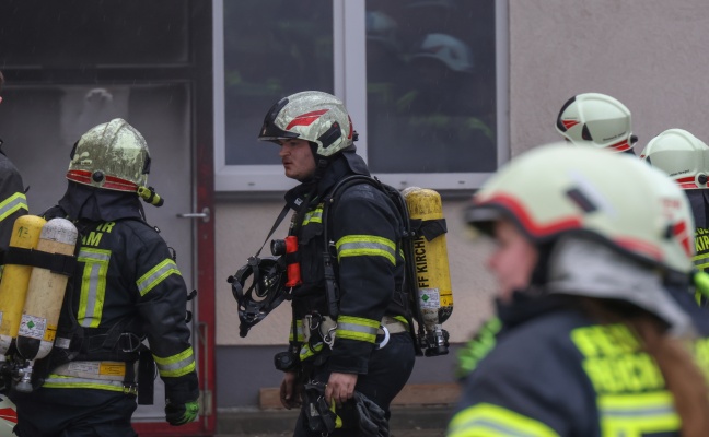 Neun Feuerwehren: Grerer Brand in einem Tischlereibetrieb in Kirchham