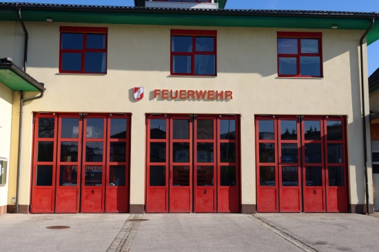 Person am Dach eines Gebudes sorgte kurzzeitig fr Einsatz der Feuerwehren in Vcklabruck