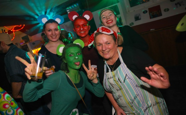 Groes Heldentreffen beim Pfarrball in Wels-St.Josef