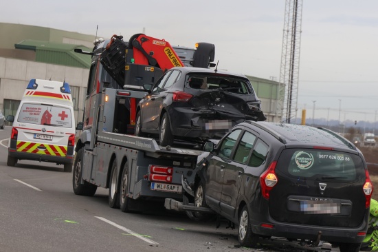 Sechs Verletzte bei Auffahrunfall zwischen zwei PKW auf Gmundener Strae in Edt bei Lambach