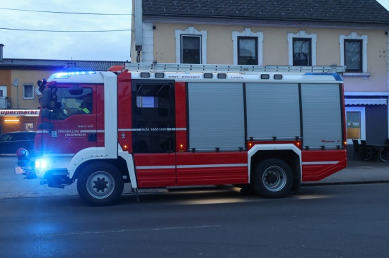 Rauchender Kamin lste Einsatz von Polizei und Feuerwehr in Wels-Lichtenegg aus