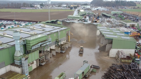 Vermeintlicher Brand auf Schrottplatz in Edt bei Lambach stellte sich als Staubentwicklung heraus