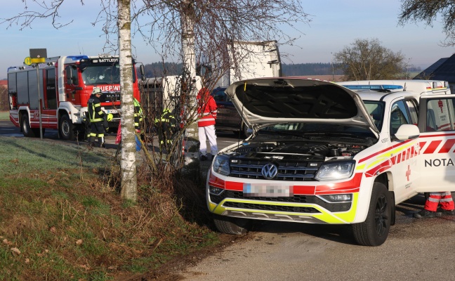 Dieselaustritt in Sattledt: Kraftstoffleitung im Motorraum eines Notarzteinsatzfahrzeuges lste sich