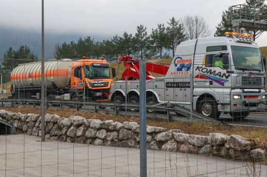 LKW-Auffahrunfall im Tunnel Kienberg auf der Pyhrnautobahn bei Micheldorf in Obersterreich