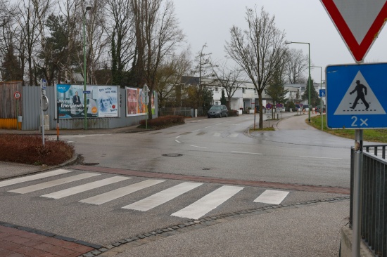 Tdlicher Unfall: E-Scooter-Lenker (43) erlag nach Kollision mit PKW im Klinikum seinen Verletzungen