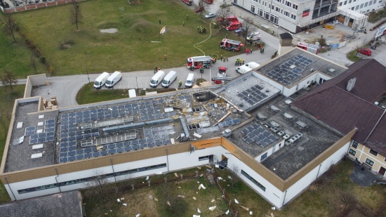 Heftige Explosion bei Bckerei- und Konditoreibetrieb im Ortszentrum von Hartkirchen