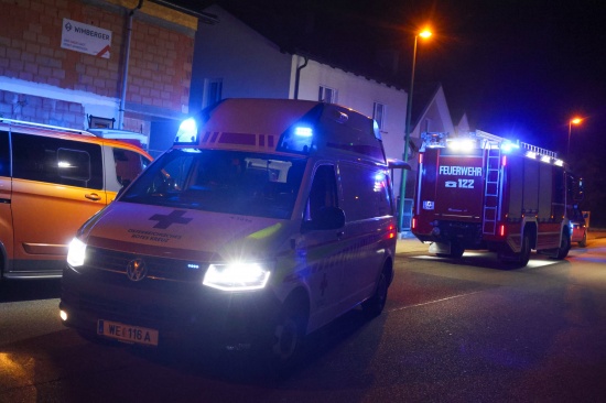 Geistesgegenwrtig reagiert: ltere Dame warf in Wels-Vogelweide brennenden Bioeimer aus dem Fenster