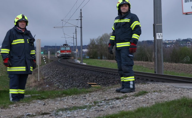 90 Personen nach Oberleitungsstrung bei Rohr im Kremstal aus Personenzug evakuiert