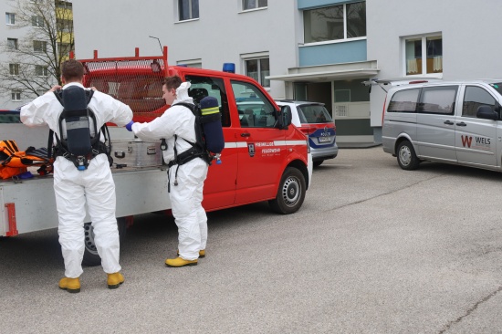 Einsatzkrfte der Feuerwehr bei Personenbergung in Wels-Vogelweide im Einsatz