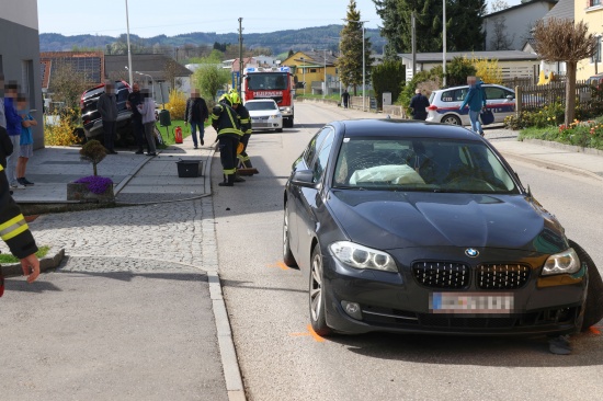 Kollision zweier PKW auf Gallspacher Strae im Ortszentrum von Gaspoltshofen fordert zwei Verletzte