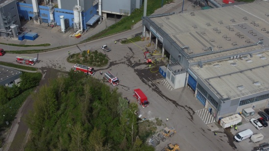 Brand in der Halle eines Abfallentsorgungsunternehmens in Wels-Schafwiesen