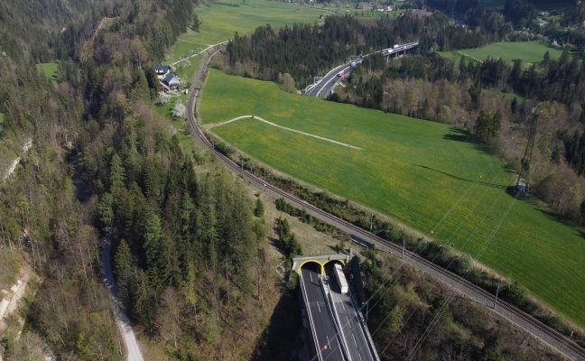 Kurze Sperre der Pyhrnautobahn nach Unfall im Tunnelbereich in Roleithen