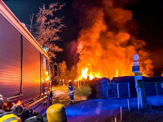 Brand mehrerer Gartenhtten in einer Schrebergartensiedlung in Braunau am Inn