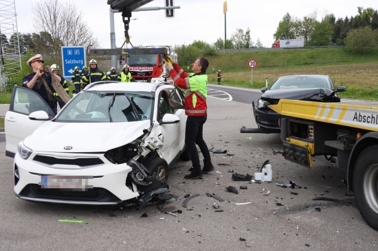 Kreuzungscrash zwischen zwei PKW in Allhaming endet glimpflicher als anfangs befrchtet