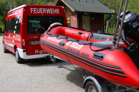 Personenrettung: Kajakfahrer am Almsee in Grnau im Almtal gekentert