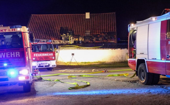 Fnf Feuerwehren bei Wohnhausbrand in Taufkirchen an der Trattnach im Einsatz