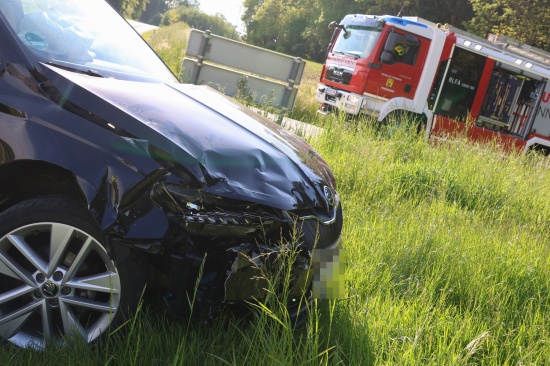 Kreuzungskollision zwischen zwei PKW in Pennewang