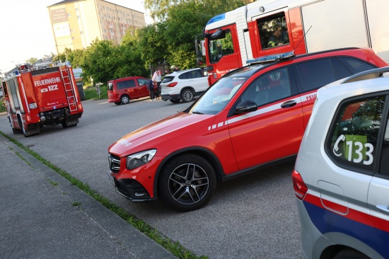 Feuerwehr bei gemeldetem PKW-Brand in Wels-Neustadt im Einsatz