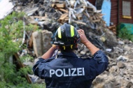 Alter Aussichtsturm in Schardenberg eingestrzt - Suche nach eventuell verschtteten Personen