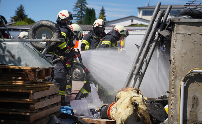 Drei Feuerwehren bei Brand in Leonding im Einsatz