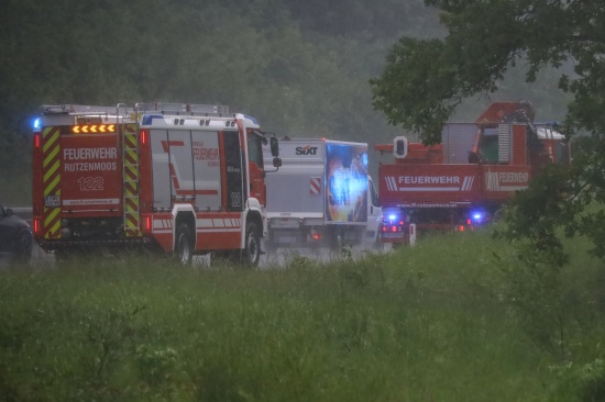 Crash whrend heftigem Gewitter: Verkehrsunfall auf Westautobahn bei Regau endet glimpflich