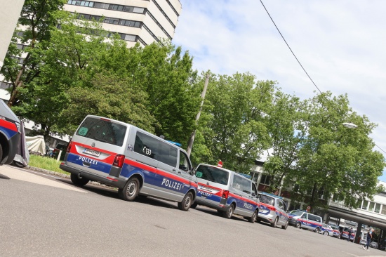 Bombendrohung bei Polizei: Amtsgebude in Linz-Kaplanhof gerumt und durchsucht