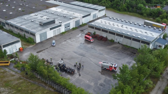 LKW auf Firmengelnde in Edt bei Lambach ausgebrannt