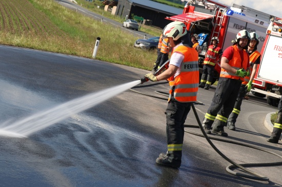 Verlorenes Speisel in einem Kreisverkehr sorgte fr Einsatz der Feuerwehr in Buchkirchen