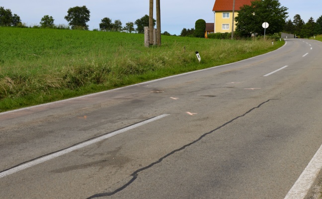 Aufrumarbeiten nach Kollision zweier Fahrzeuge in Krenglbach