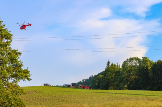 Traktorabsturz in steilem Waldstck in Gaspoltshofen fordert einen Schwerverletzten