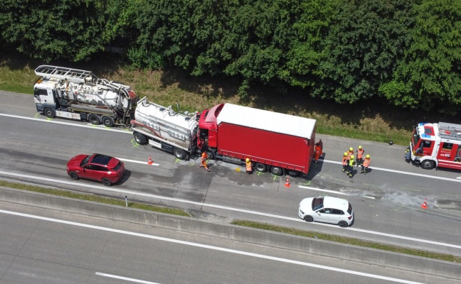 Schwerer LKW-Auffahrunfall auf Westautobahn bei Seewalchen am Attersee