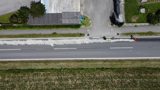 Hydraulikl: Lngere lspur beschftigte Einsatzkrfte der Feuerwehr in Thalheim bei Wels