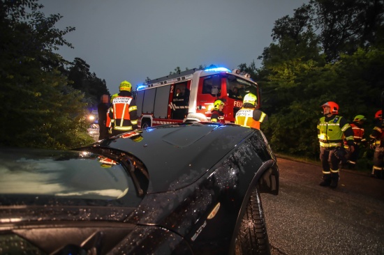 Verkehrsunfall in Marchtrenk: Auto rutschte bei Wendemanver in die Bschung