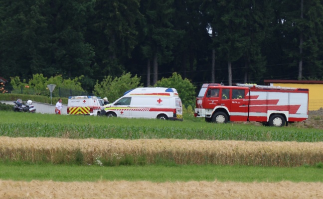 Drei Feuerwehren zur Rettung einer eingeklemmten Person in Taufkirchen an der Trattnach alarmiert