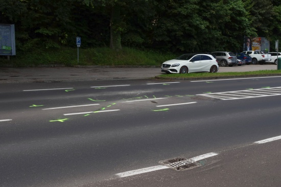 Schwerer Verkehrsunfall zwischen LKW und PKW auf Salzkammergutstrae in Altmnster