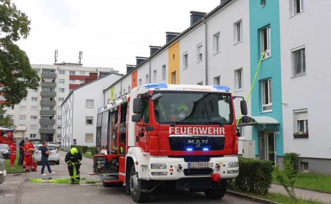 Ktzchen gerettet: Vier Feuerwehren bei Kchenbrand in einem Wohngebude in Ansfelden im Einsatz