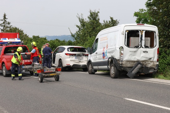 Mittagessen gerettet: Auffahrunfall mit drei beteiligten Fahrzeugen auf Eferdinger Straße in Alkoven