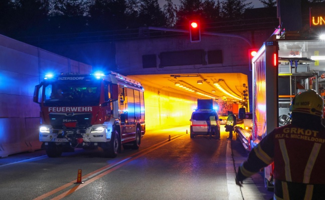 Einsatz nach internem Notfall im Tunnel Ottsdorf auf Pyhrnautobahn in Micheldorf in Obersterreich