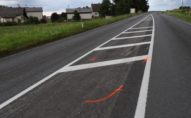 Aufrumarbeiten nach Verkehrsunfall auf Innviertler Strae in Krenglbach