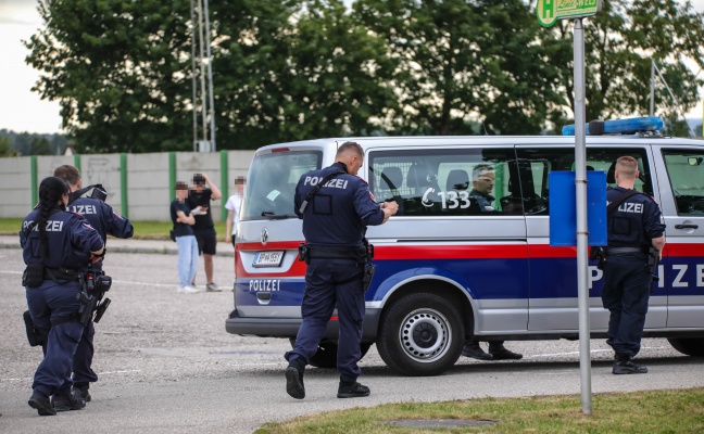 Groeinsatz der Polizei nach vermutlichem Einbruch in Schulzentrum in Marchtrenk