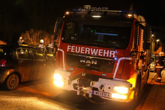 Feuerwehr bei Brand einer Biotonne in Wels-Vogelweide im Einsatz