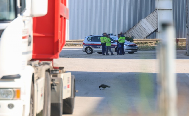 Brandeinsatz bei einem Abfallverwertungsunternehmen in Wels-Schafwiesen